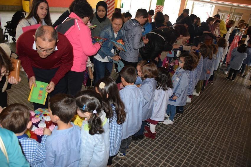 Mercadillo solidario no Euxenio Lopez-Foto-Rafa QuintansMercadillo solidario no Euxenio Lopez-Foto-Rafa Quintans