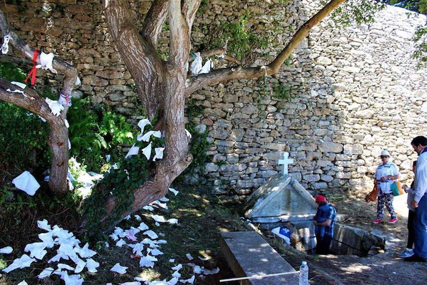 Tradicion dos panos no Santo Hadrian de Malpica