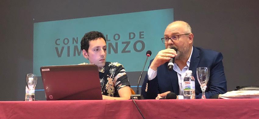 Ruben Rial e Manuel Antelo presentando o comic da historia de Vimianzo