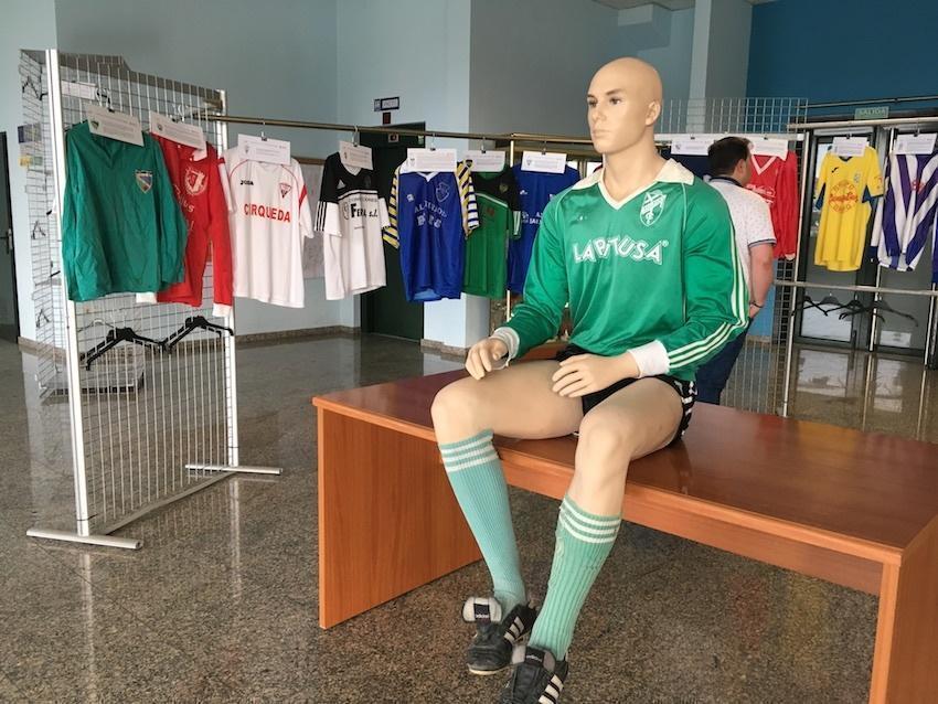 Exposicion de camisetas na Gala do Futbol da Costa