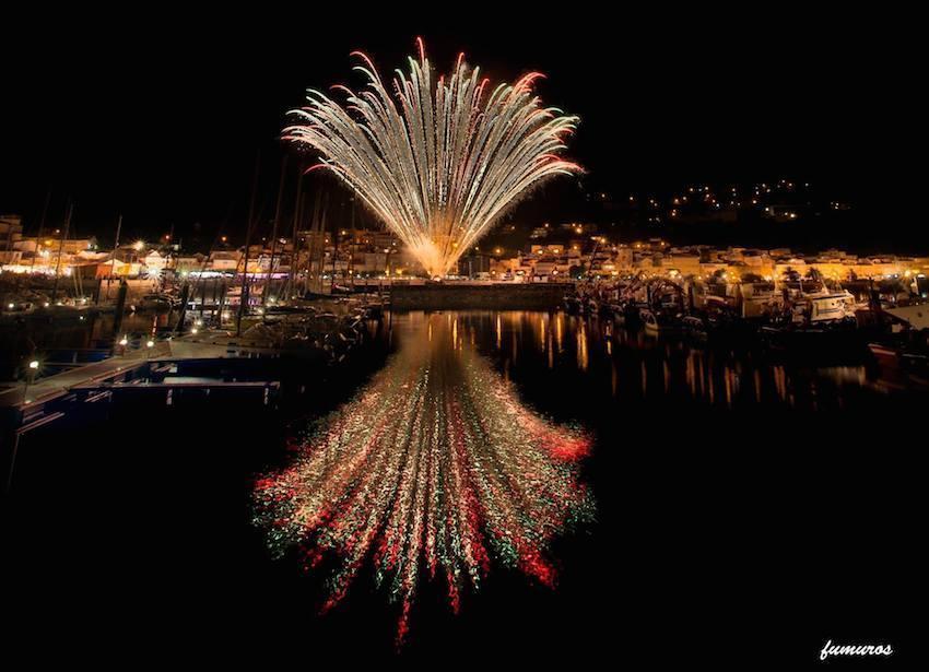 Fogos de Artificio no Carme de Muros-Foto-Fumuros copia