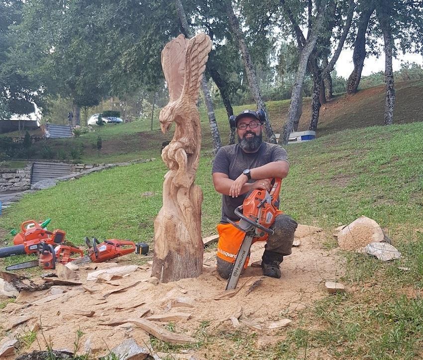 Marcos Marino fara un taller de talla con motoserra na Carballeira de Zas