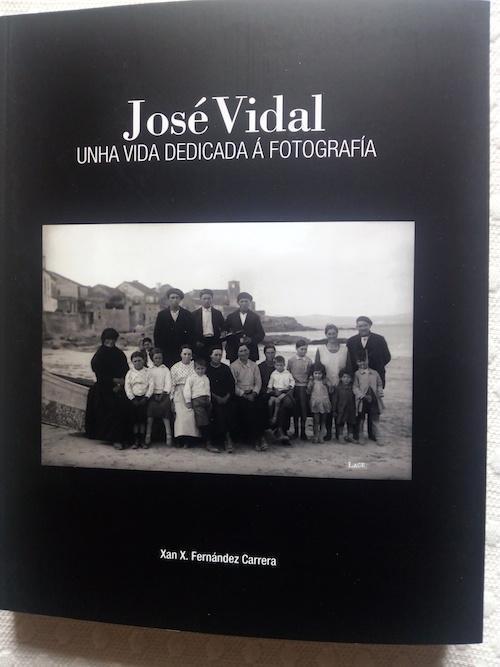 Libro de Xan Fdez Carrera sobre a vida fotografica de Jose Vidal-Laxe