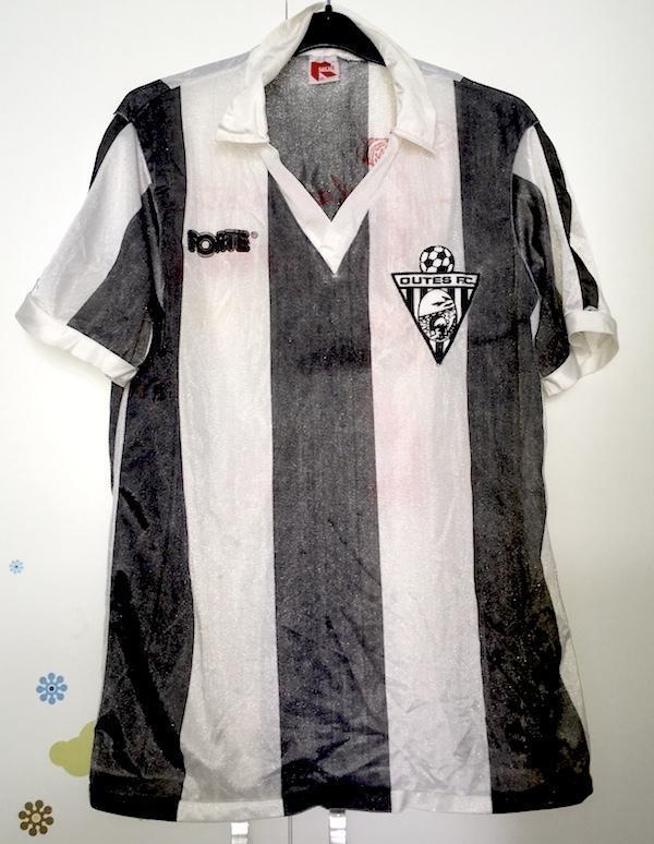 Camiseta antiga do Outes FC