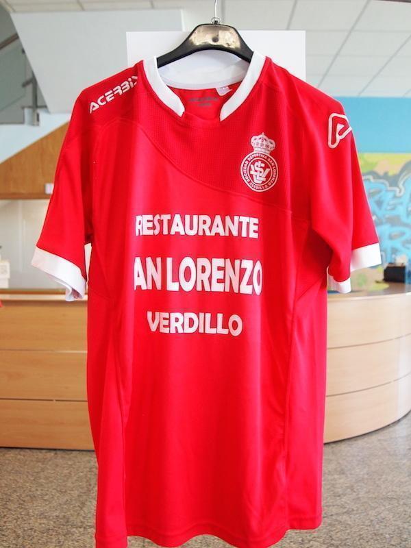 Camiseta vermella do SD San Lorenzo de Verdillo