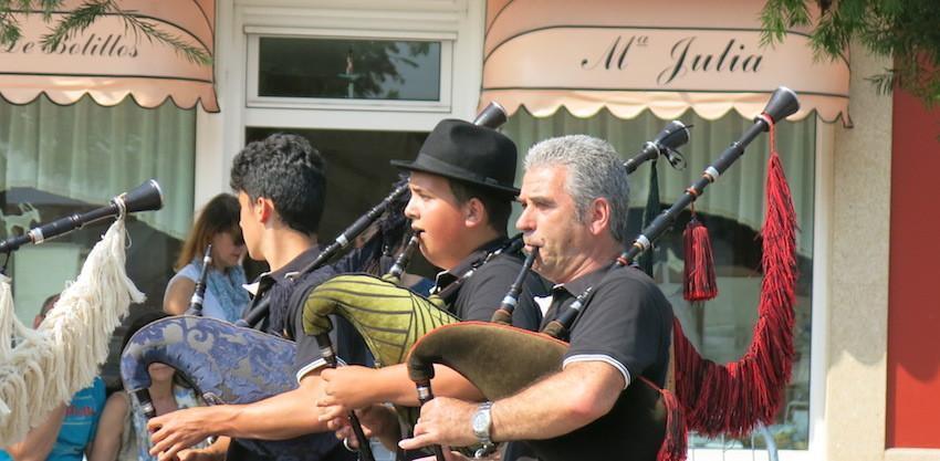 Gaiteros na Feira Marineira de Camarinas