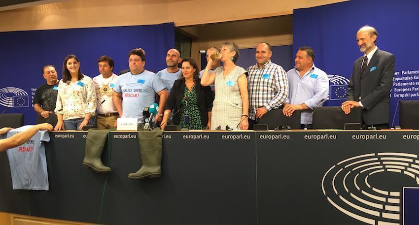 Delegacion da pesca artesanal galega no Parlamento Europeo co BNG