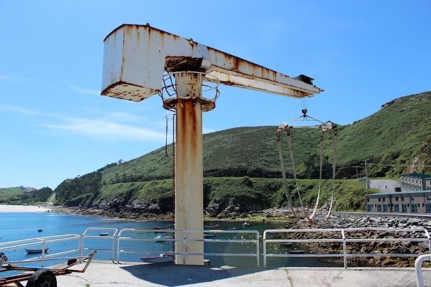 Estado enferruxado da grua do Porto de Barizo