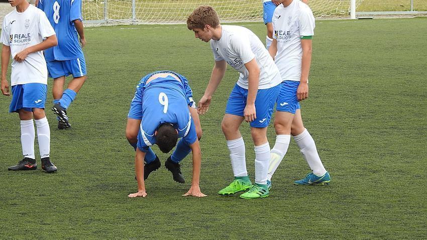 Deportividade no derbi pontecesan-Foto-Fin Lema