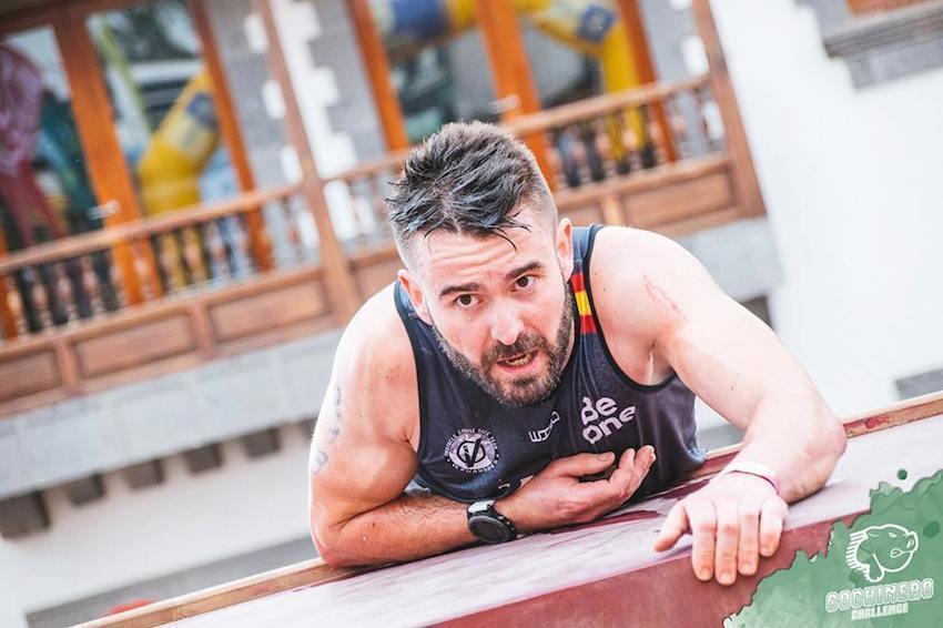 Damian Espasandin exhausto en plena carrera de obstaculos no Mundial OCR de Londeres