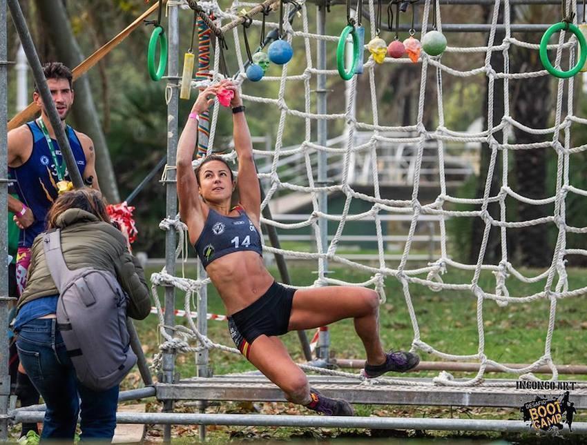 Paula Esteiro en plena carreira de obstáculos no Mundial OCR de Londres