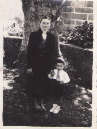 Manuel Suárez Suárez durante a súa infancia en Tines, Vimianzo