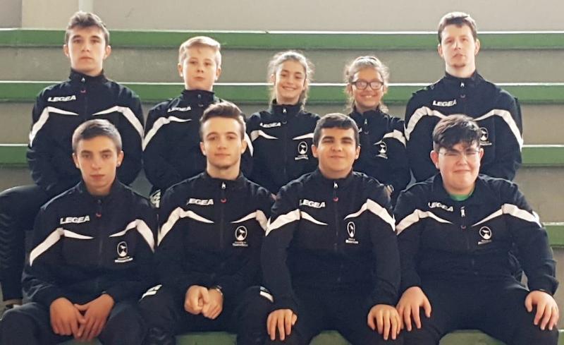 O equipo de tenis de mesa do Concello Mazaricos coa nova equipacion