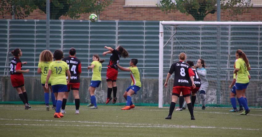 As muradas pediron penalti nesta xogada-Foto-Chema Caamano