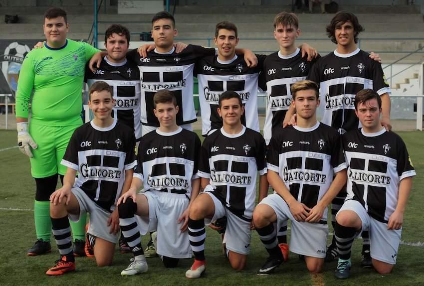 xuvenis do Outes ante o Laxe copia