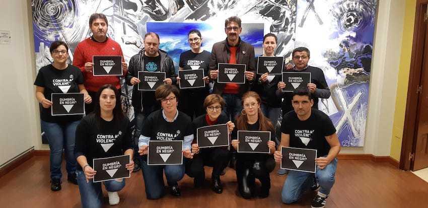 Dumbria en negro contra as violencias