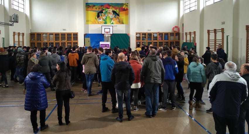 Concentracion no IES de Baio contra a violencia machista