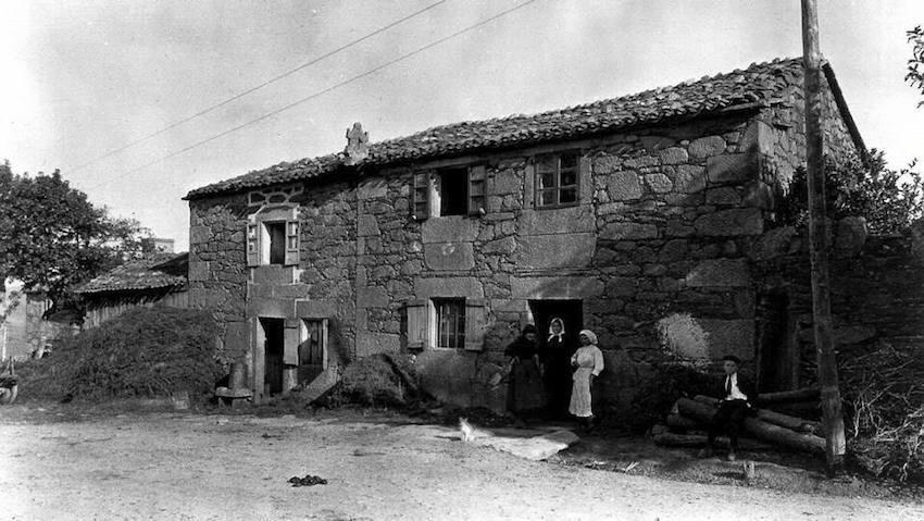 Vimianzo-Casa con reloxio de sol de Barreiro-Ogas-Ruth Matilda Anderson