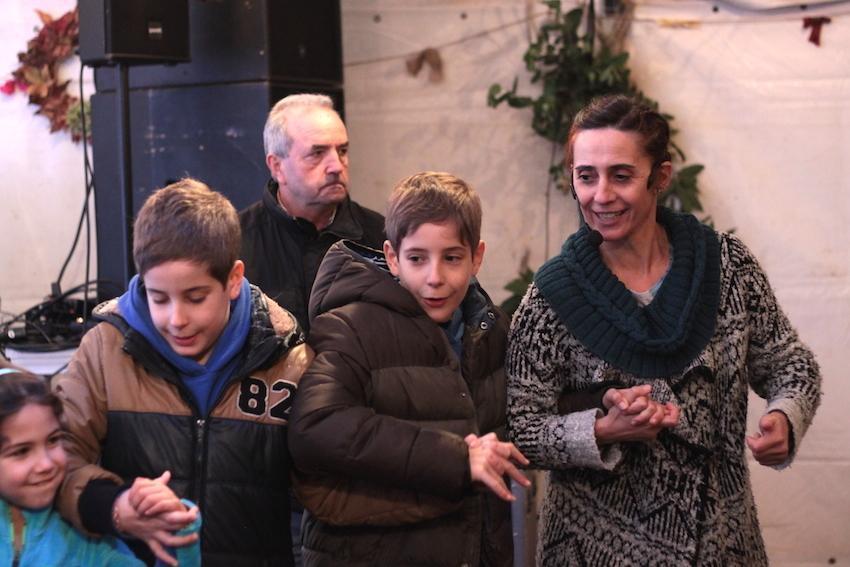 Baile interxeracional en Oza-Foto-Punto e Volta