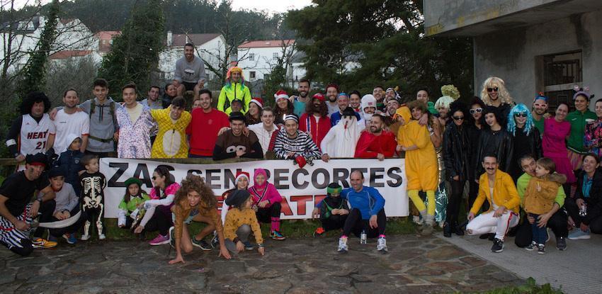 Familia da San Silvestre de Baio coa Plataforma Zas sen recortes en pediatria-Foto.Santi Soneira
