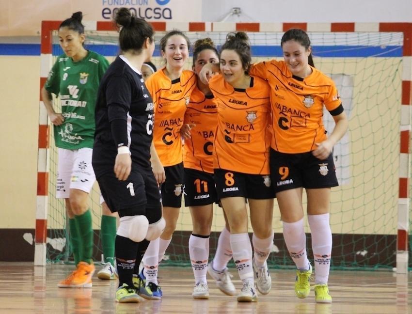Xogadoras do Amarelle celebrando o gol de Ines Suarez
