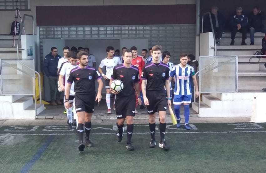 Trio arbitral a semana pasada no Dumbria Baio