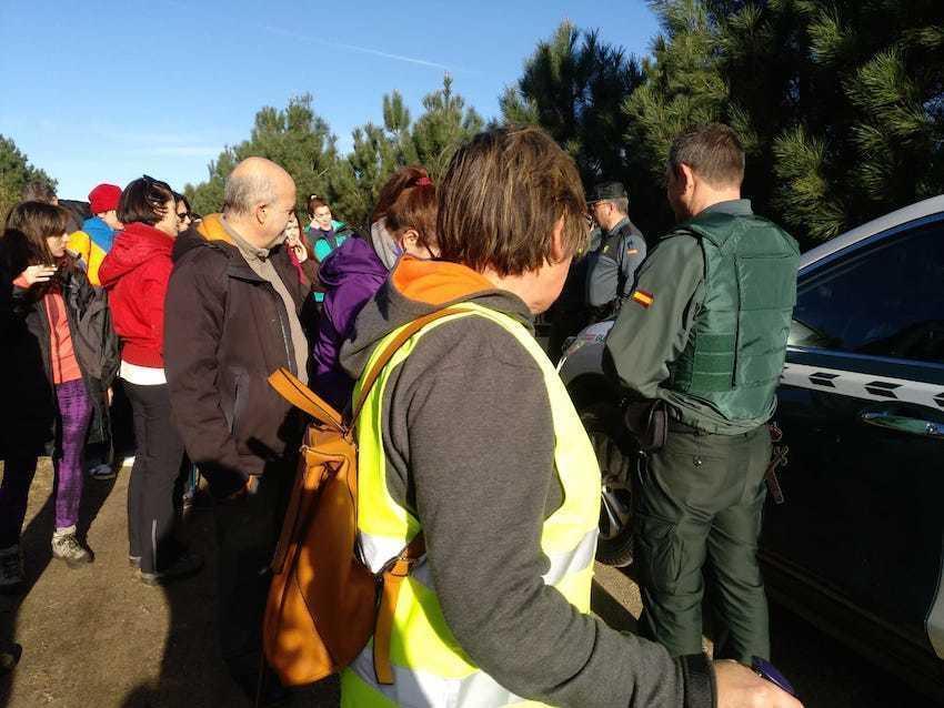 A Garda Civil informou aos caminantes das suas obrigas