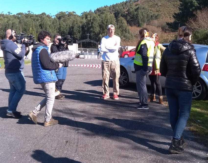 Frank de la Jungla co seu equipo gravando no Cemiterio de Larino o campionato de caza de raposo