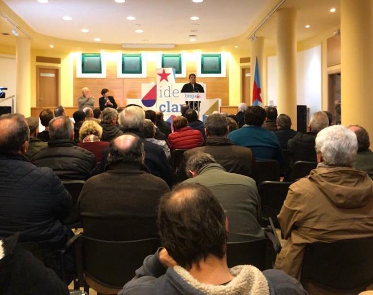 Cheo no Salon de Plenos do Concello para a presentacion de Milucho Louro como candidato do BNG 2