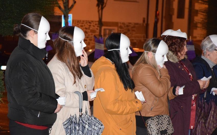 Mulleres da Buserana durante o pasado 25N-Foto-Rafa Quintans