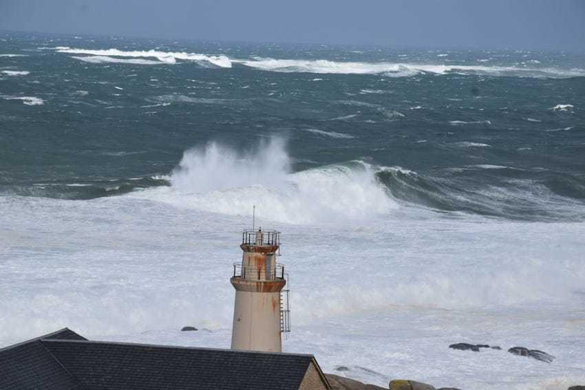 Temporal de mar coa Borrasca Helena na Barca-Foto-Rafa Quintans
