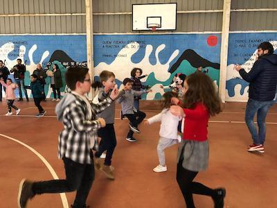 Muiñeira infantil no IES de Baio