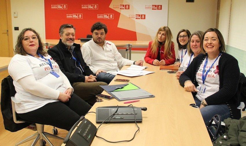 Plataforma Zas sen Recortes en Pediatria coa parlamentaria socialista Loli Toja