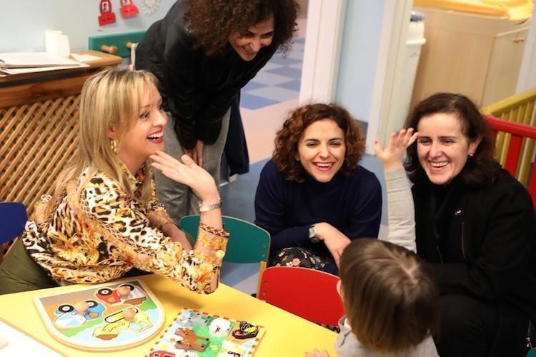 Visita de Fabiola Garcia e Maria Pose a Escola Infantil de Santa Comba