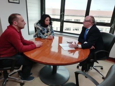 Margarita Lamela e Ema Trillo do PSOE de Cee con Rafael Eimil