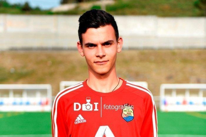 Isma Pose, xogador do Muxía CF. Foto: David Castro.