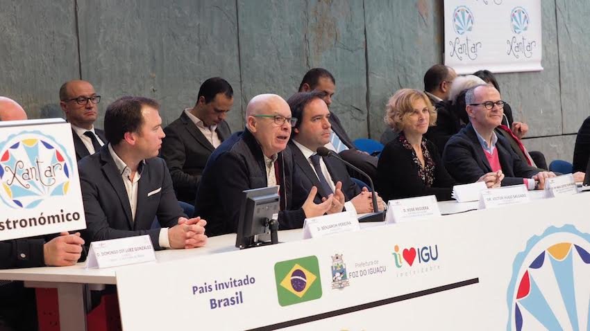 Xose Regueira tecendo lazos con Portugal