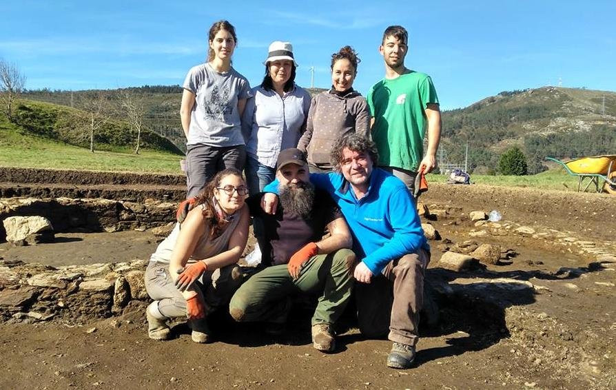 Equipo de traballo no castro das Barreiras