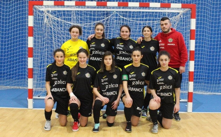 Equipo do FIsober B ante o Amarelle Santa Comba