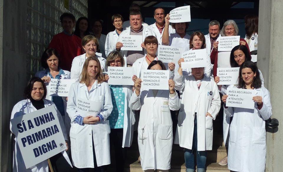 Concentracion no Centro de Saude de Carballo