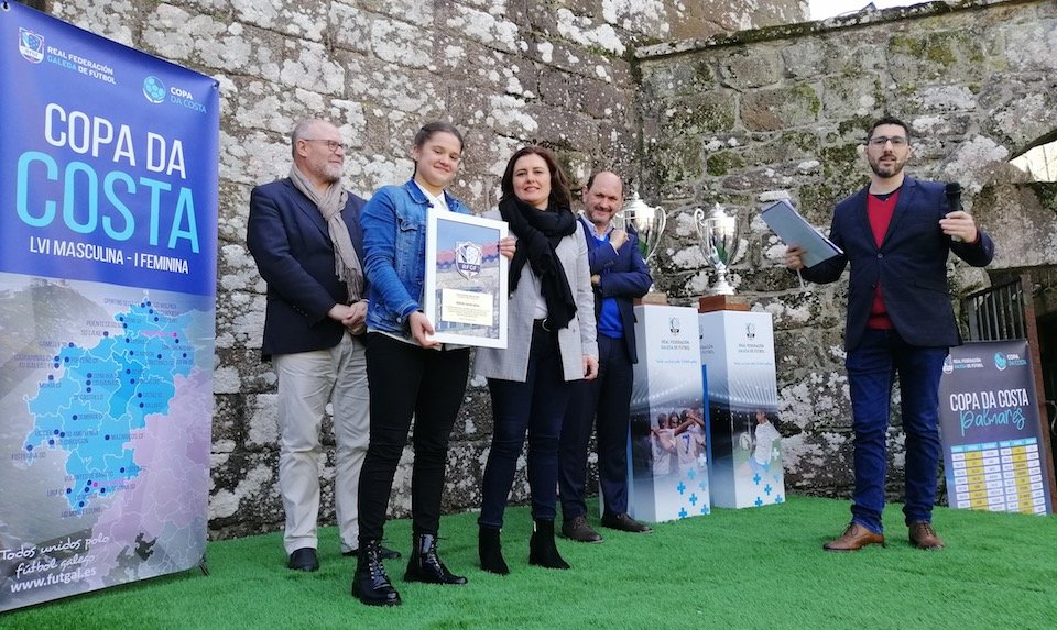 Marta Calvo no sorteo da Copa da Costa