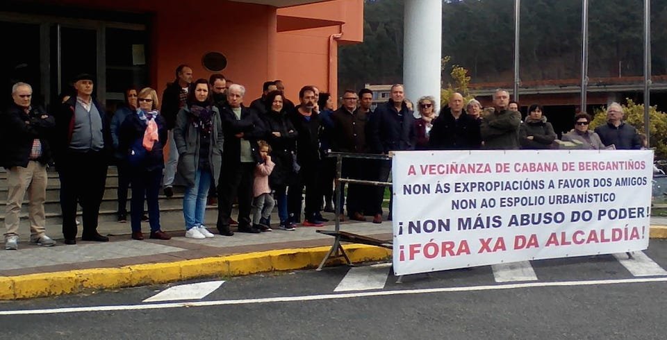 Concentracion en Cabana contra as expropiacions forzosas