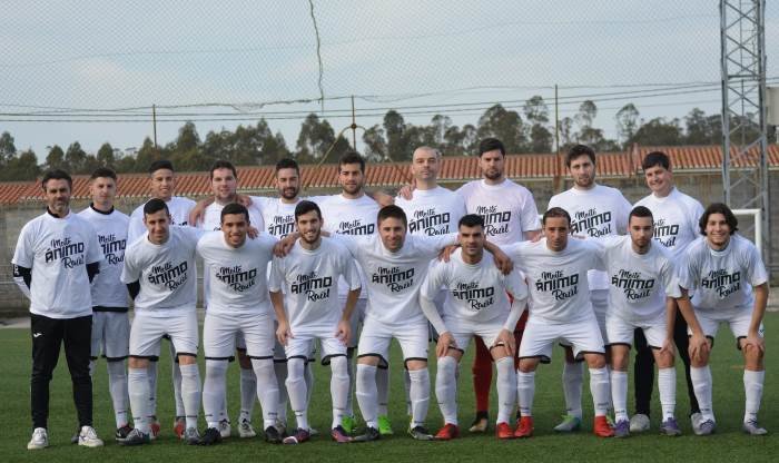 A UD Cerqueda con Raúl Periscal ante o Baíñas