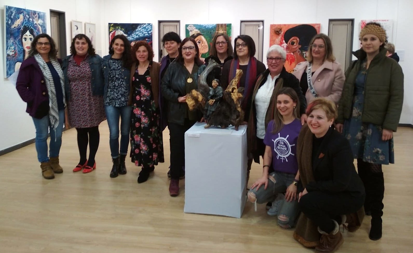 Viki Rivadulla estreando a Mostra Bruxa en Vimianzo coas amigas