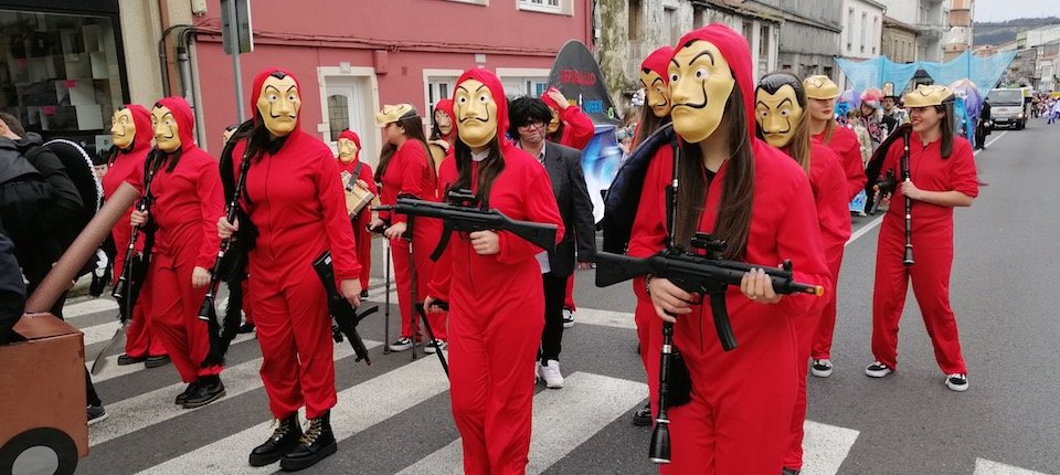 Casa de Papel no Entroido de VImianzo