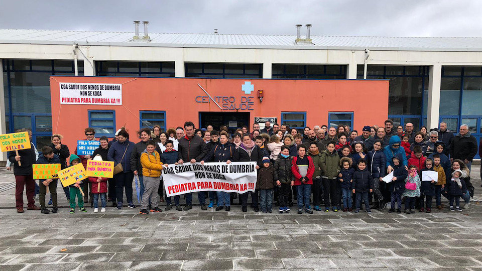 Concentracion en Dumbria polo servizo de pediatria copia