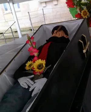 Enterro do Facundo en Muros2