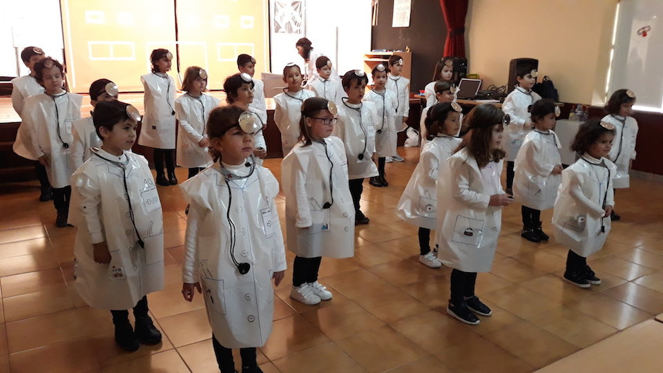 Entroido de medicos no Cole de Bres