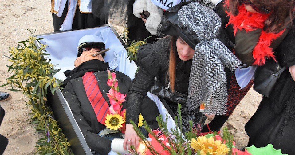 Enterro de Don Facundo no Entroido de Muros 2019-Foto-Xose Sendon 2