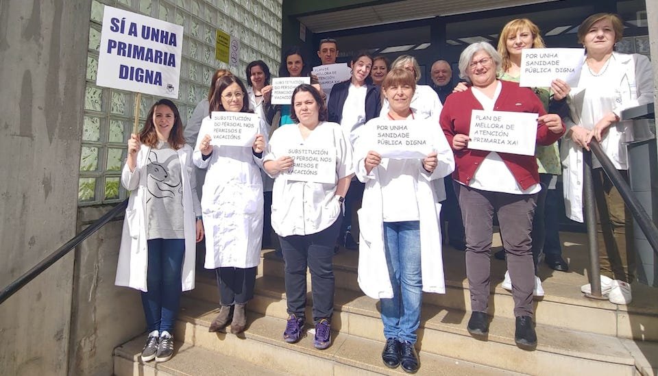 Concentración de mércores no Centro de Saude de Carballo